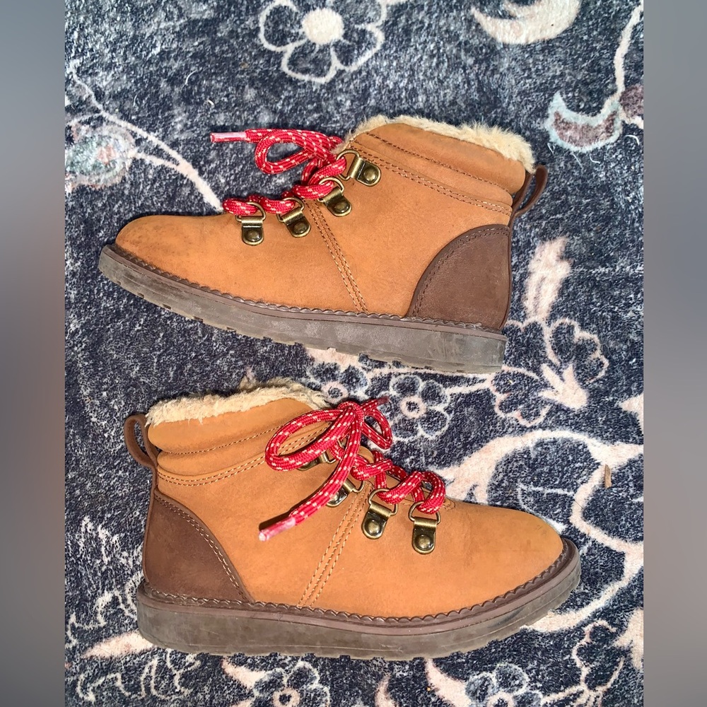 Cat & jack boots 10c